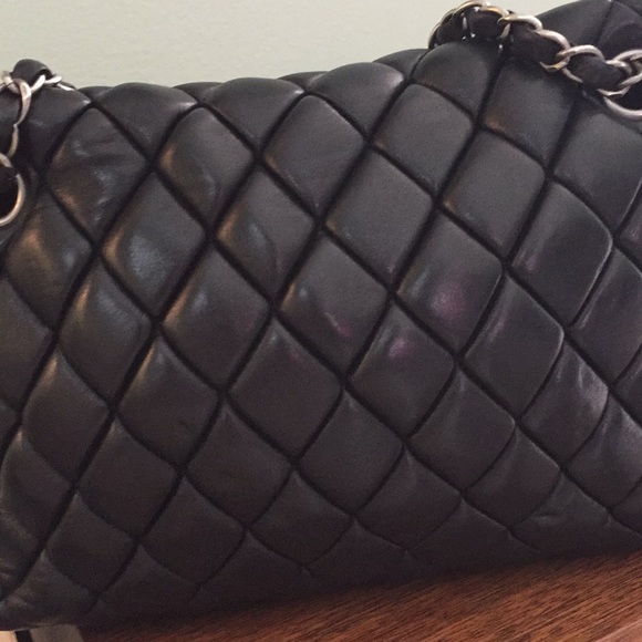 CHANEL quilted bubble flap - Picture 5 of 8